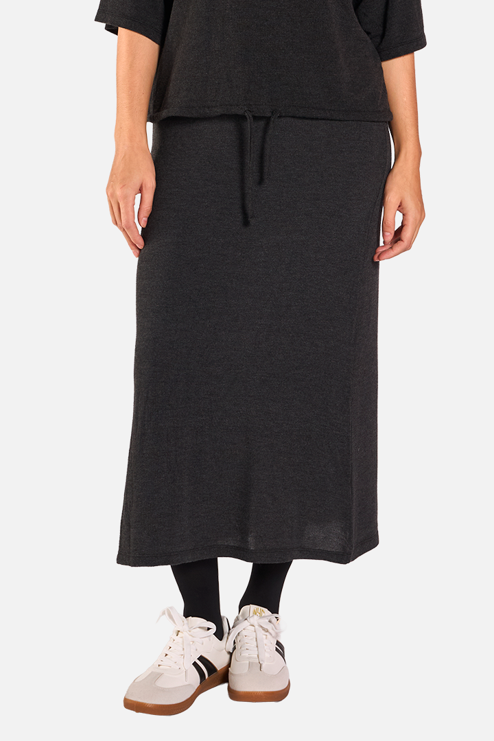 SOTAVENTO Falda Black de FETE — Detalle
