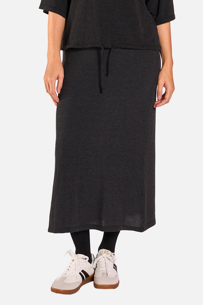 SOTAVENTO Falda Black de FETE — Detalle