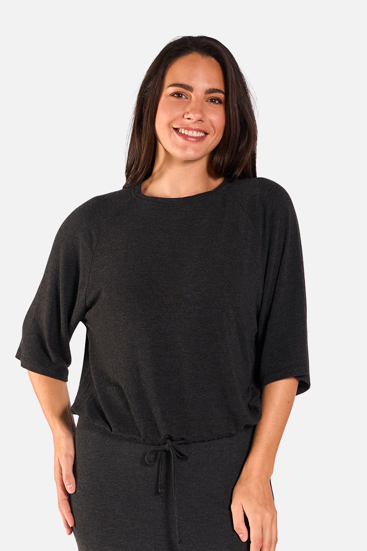 ALANA Camiseta Manga al Codo Black de FETE — Detalle