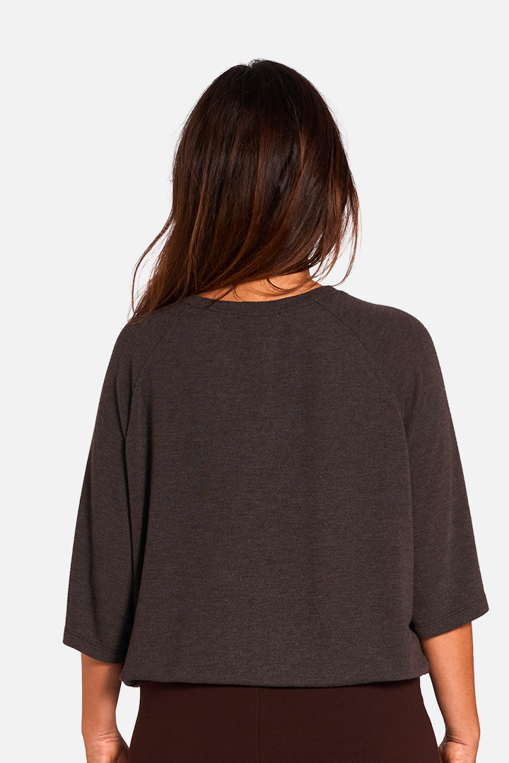 ALANA Camiseta Manga al Codo Cacao de FETE — Detras