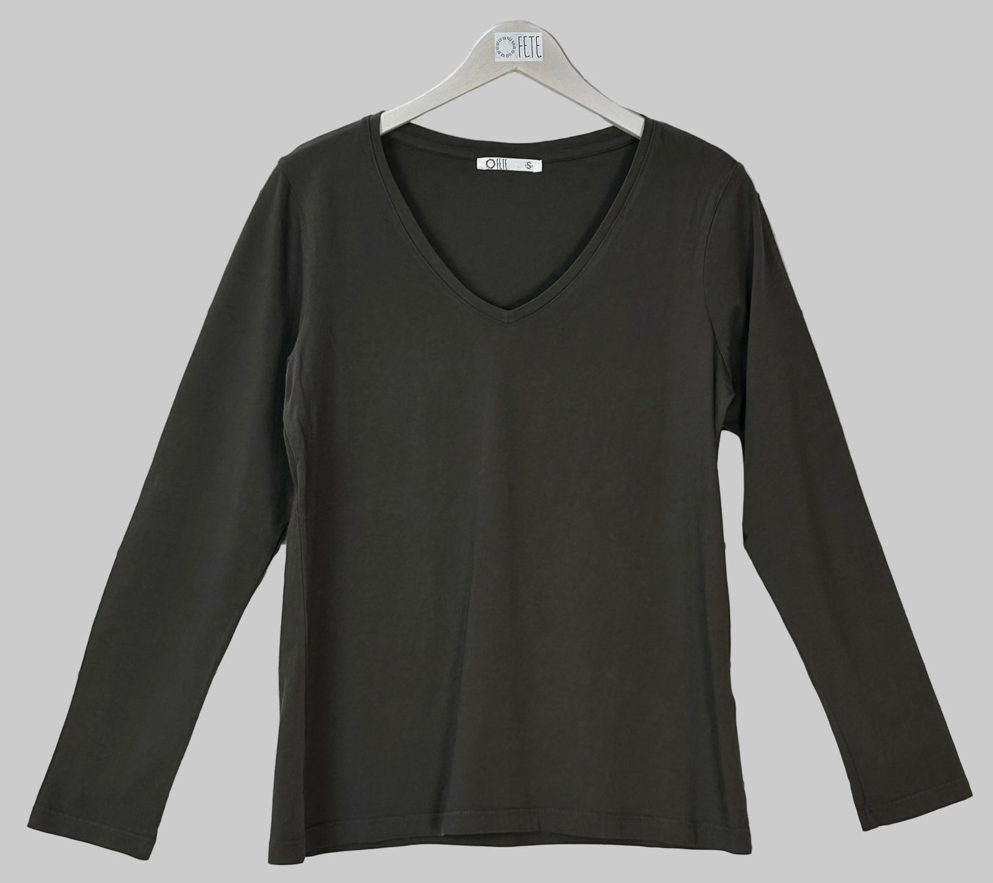 CAMISETA ESCOTE PICO GOTA